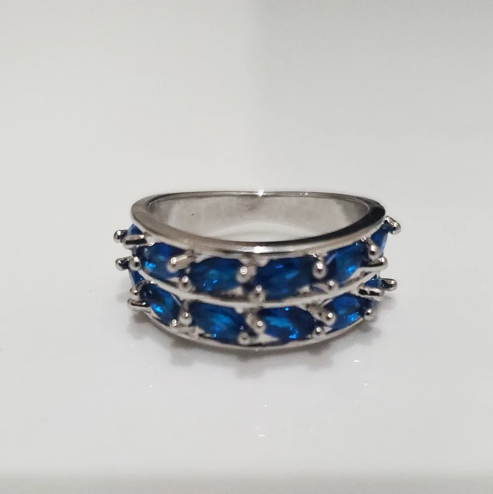 3.75 CTW Blue Sapphire Ring - Picture 4 of 6